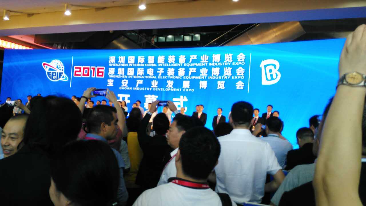 展會開幕式（凱恩利領導位在主席臺上）