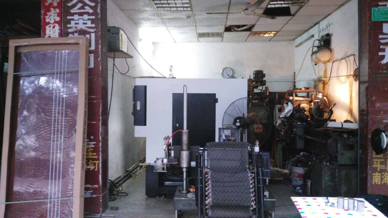 黃步鵬老板的 CKX6146ED (46標準刀塔機)放置現場所 黃步鵬老板的 CKX6146ED (46標準刀塔機)放置現場所