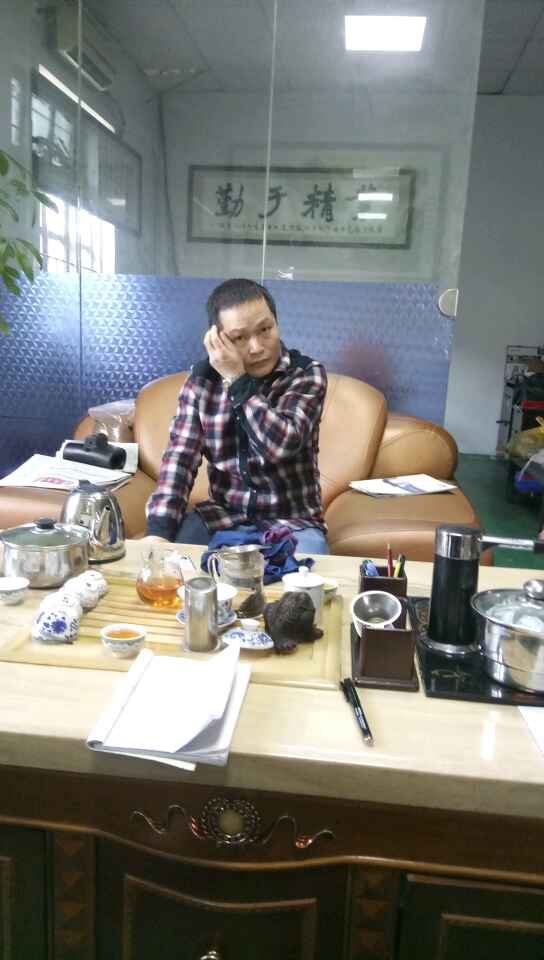 鄒生(南海陳祥明老板公司同事)輕松的聽凱恩利業務人員講解后,邊思考邊想什么時候訂機為好...... 鄒生(南海陳祥明老板公司同事)輕松的聽凱恩利業務人員講解后,邊思考邊想什么時候訂機為好......