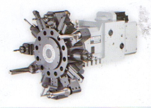 采用臺灣六鑫八工位液壓旋轉刀塔，定位精度高、故障率低、換刀快，就近換刀。