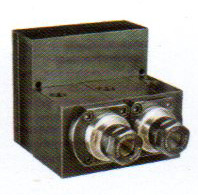 控制系統及主軸電機采用伺服主軸，加裝兩軸徑向或軸向伺服動力頭。可實現主軸360度任意分度定位，鉆、攻、銑功能。