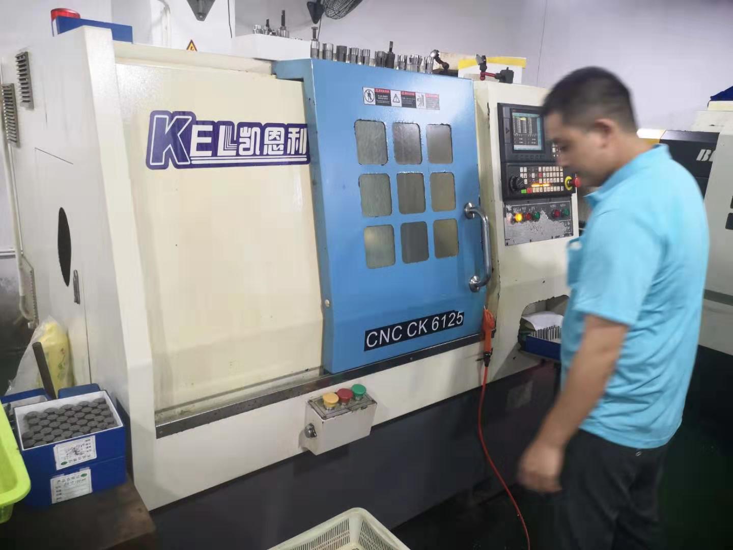 凱恩利 25標準排刀機 (楊師傅使用中) 凱恩利 25標準排刀機 (楊師傅使用中)