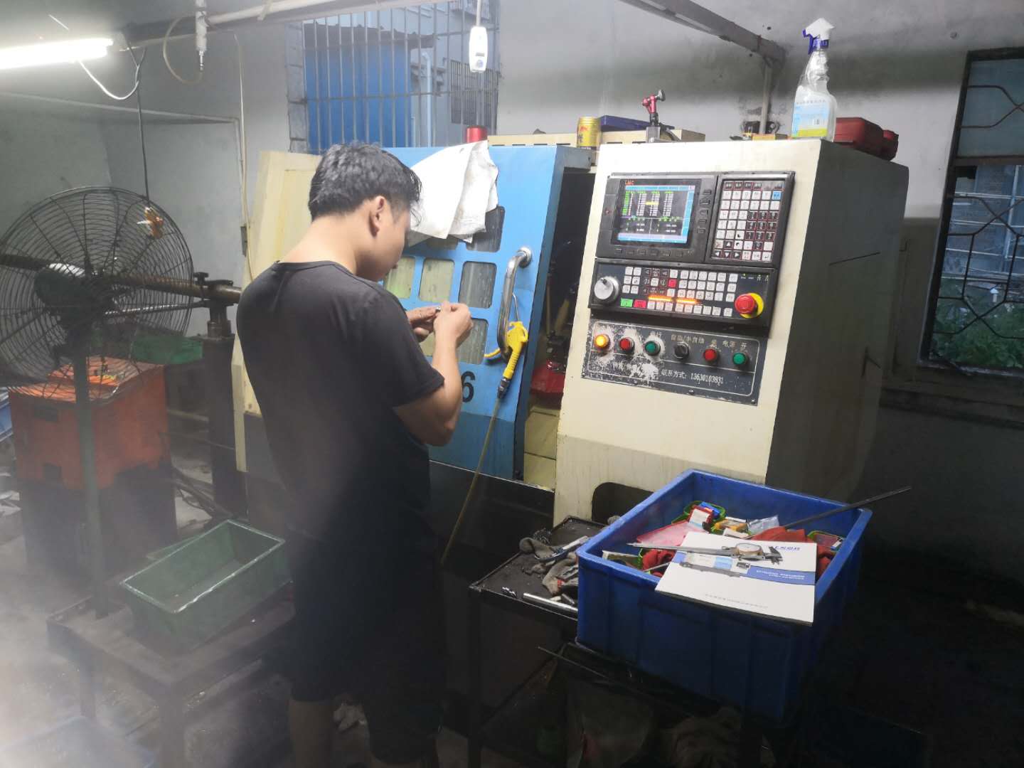 凱恩利 數(shù)控車床36機 現(xiàn)場使用展示