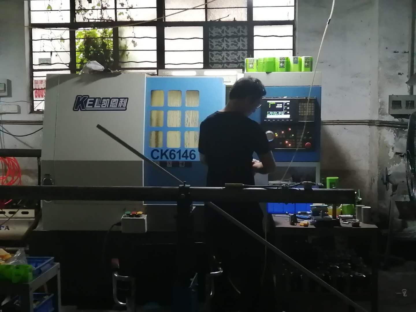 石老板使用凱恩利數控車床加工產品中